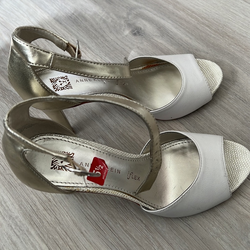 Shoes - Picture 5 of 6